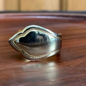 Elegance gold tone stainless steel ring size 9